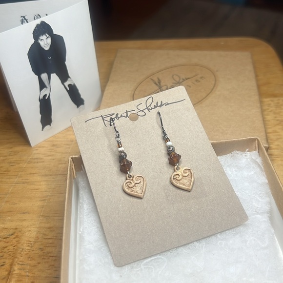 Robert Shields Dainty Dangle Heart Earrings NIB Post Hypoallergenic - Picture 3 of 8